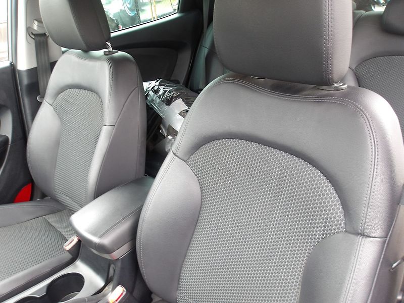 Hyundai ix35 2,0GDi 1.MAJ.! NAJ.94000 km !! - fotka 17 z 39