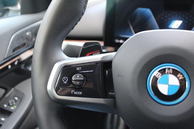 BMW i5 xDrive40 Sedan - fotka 18 z 27