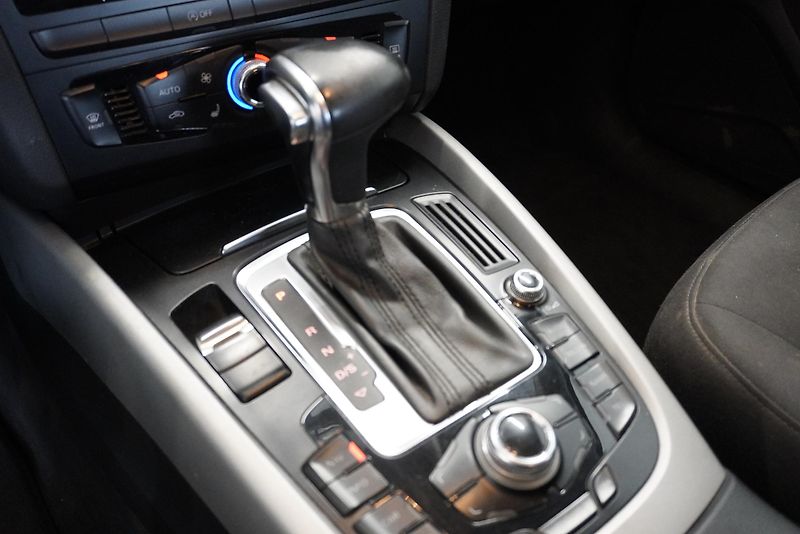Audi Q5 VAN 3,0 TDI QUATTRO AUT. - fotka 15 z 28