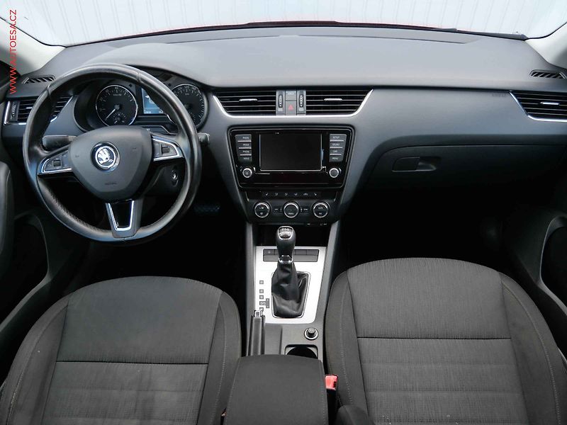 Škoda Octavia (2016) 1.4 TSi, ČR, Style, DSG - fotka 8 z 22