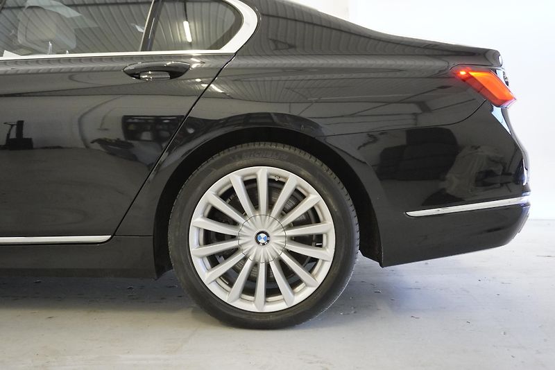 BMW Řada 7 (2020) 750I 4,4 XDRIVE STEPTRONIC - fotka 15 z 50