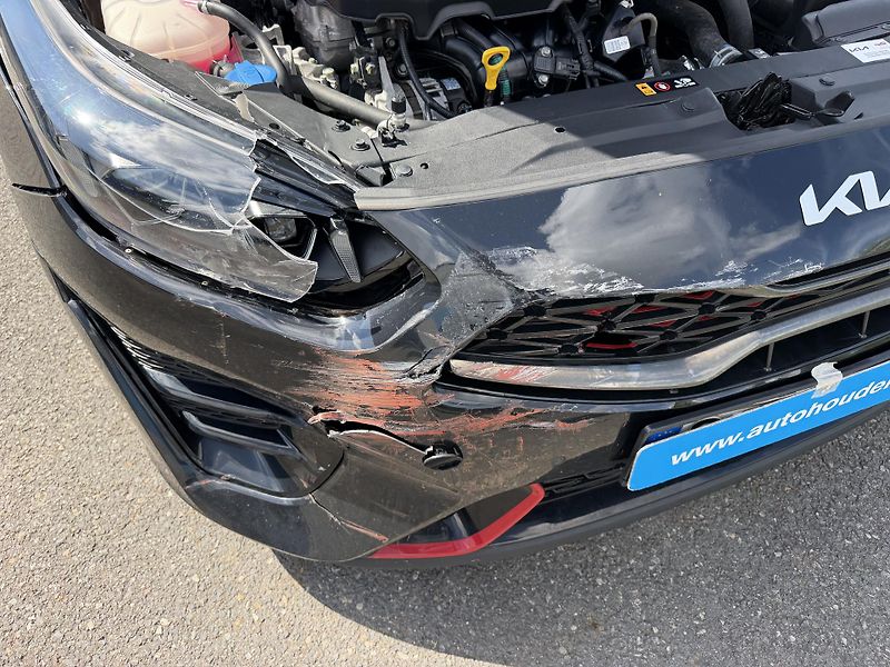 Kia ProCeed GT 1,6GDi 150kW automat navi  - fotka 11 z 23