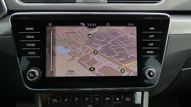 Škoda Superb Combi 2,0 TDI DSG Style - fotka 15 z 24