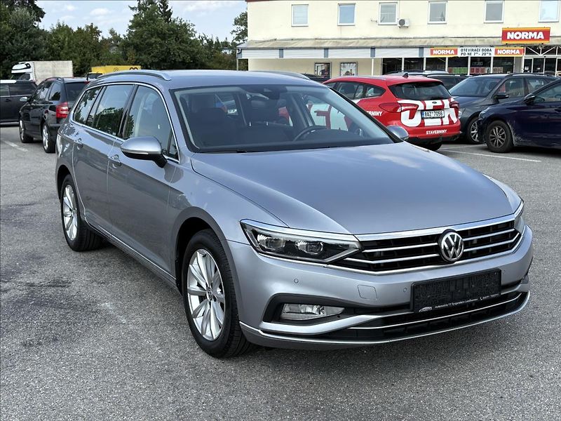 Volkswagen Passat 2,0 TDi140kW,Matrix,ACC,Kamera - fotka 44 z 45
