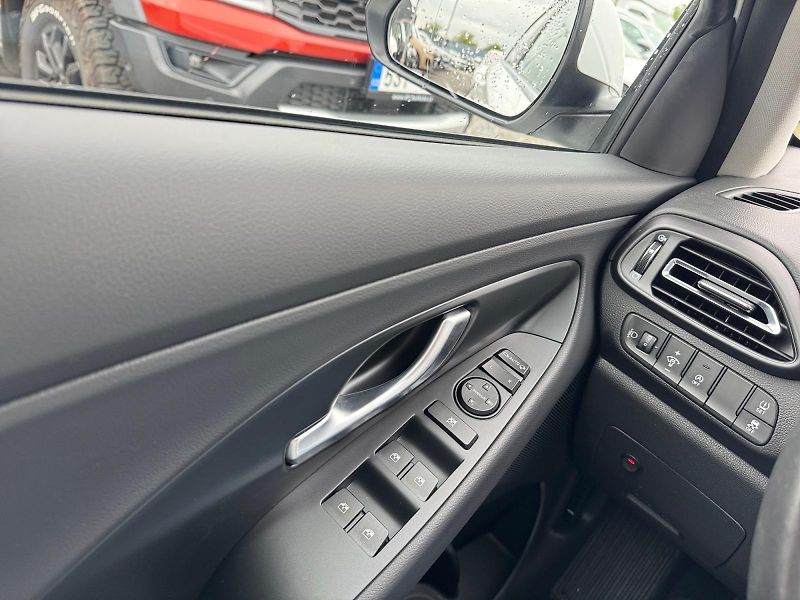 Hyundai i30 (2023) SMART 1.0TGDI 88kW CZ DPH - fotka 11 z 11