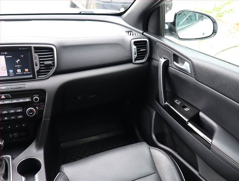 Kia Sportage (2018) 1.6 T-GDI, 4X4, Automat, Kůže - fotka 8 z 29