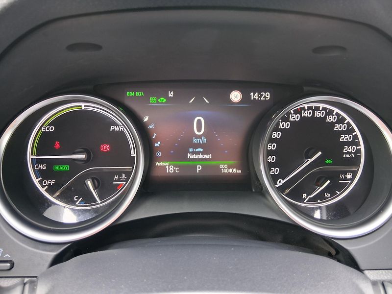 Toyota Camry EXECUTIVE 2.5 Hyb. 160 kW - fotka 12 z 31