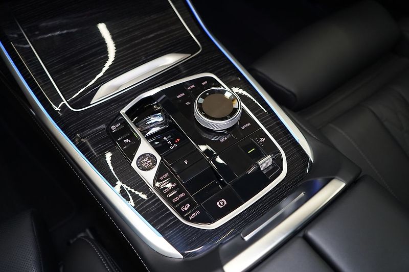 BMW X7 40d xDrive, Nezávislé, Masáž - fotka 39 z 49