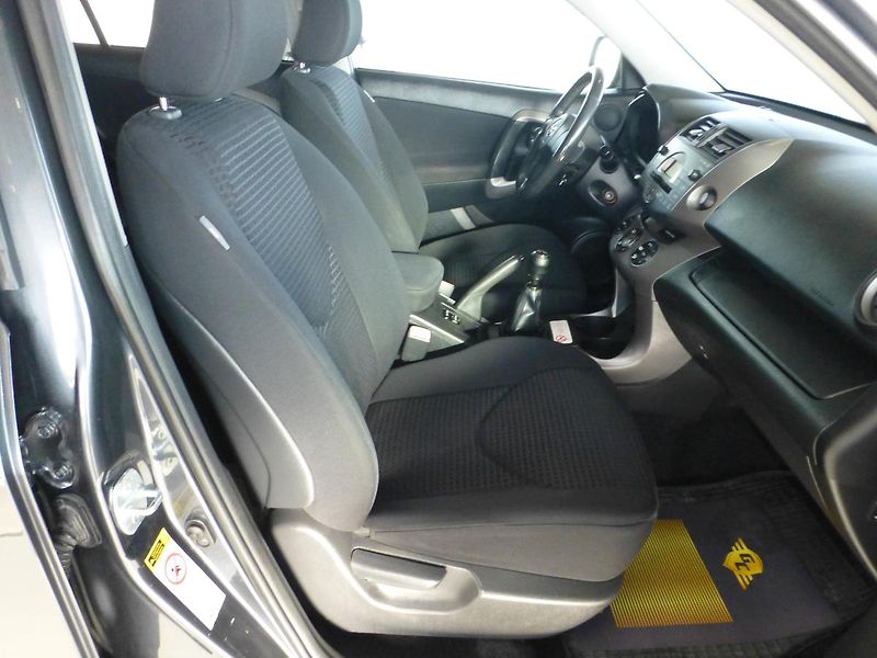 Toyota RAV4 (2009) 2,2 D-4D*ALU**TAŽNÉ**4X4 - fotka 18 z 25
