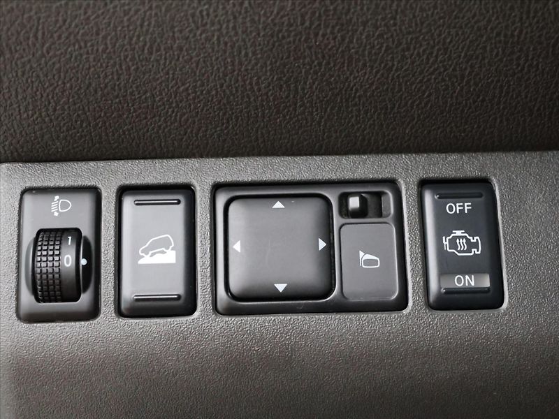 Nissan Pathfinder 2,5 dCi 126kW Automat 4WD CZ - fotka 15 z 31