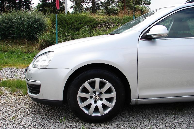 Volkswagen Golf V 1.9 TDi 105PS BlueMotion Pan - fotka 36 z 40