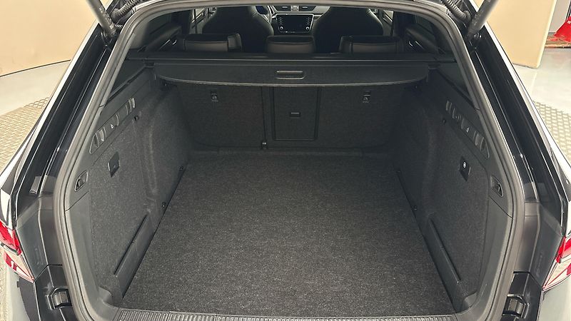 Škoda Superb 2.0 TSI DSG Sportline Combi - fotka 17 z 33
