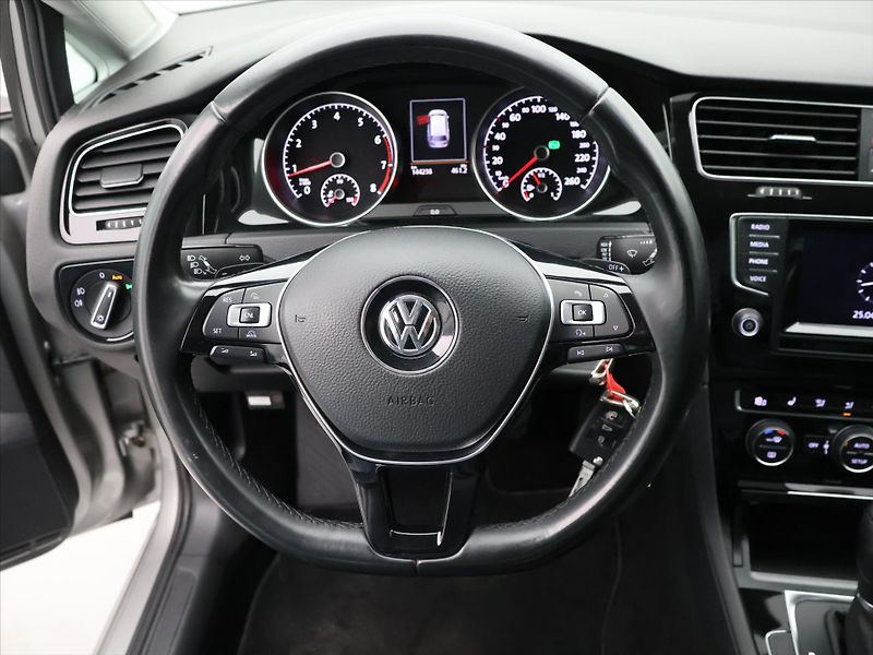 Volkswagen Golf 1,4 TSI 90kW DSG Highline Xeno - fotka 19 z 36