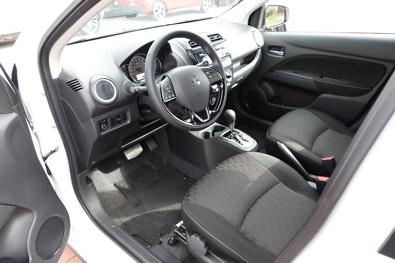 Mitsubishi Space Star ZLEVNĚNO 1,2i 52kW A/T - fotka 10 z 26