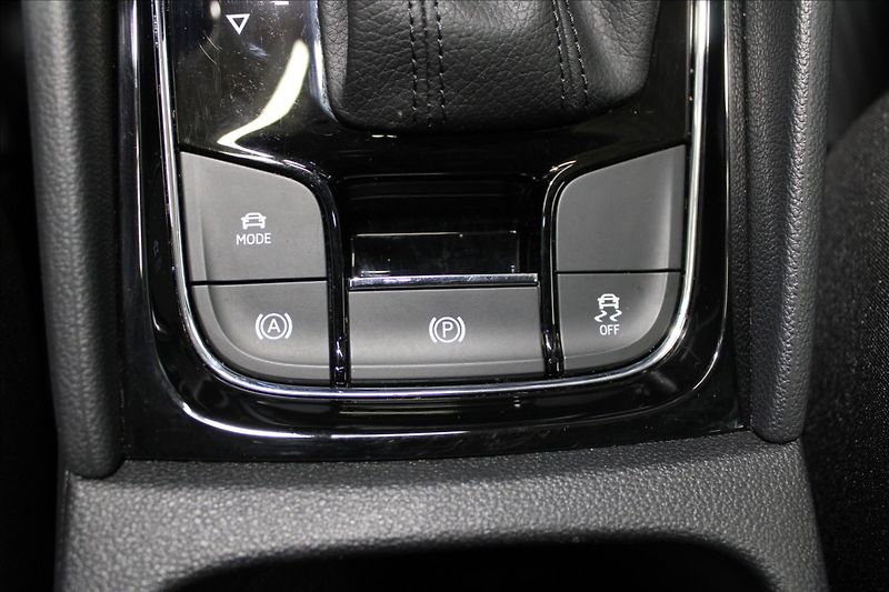 Škoda Karoq 2,0 TDI DSG style 1.maj, CZ - fotka 28 z 33
