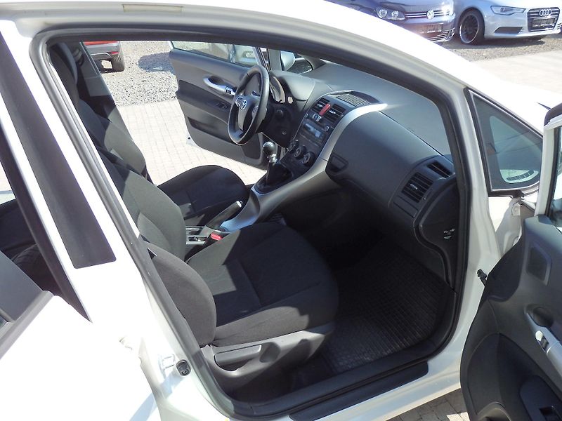 Toyota Auris 1.6 VALVE MATIC ZÁLOHOVÁNO - fotka 11 z 15