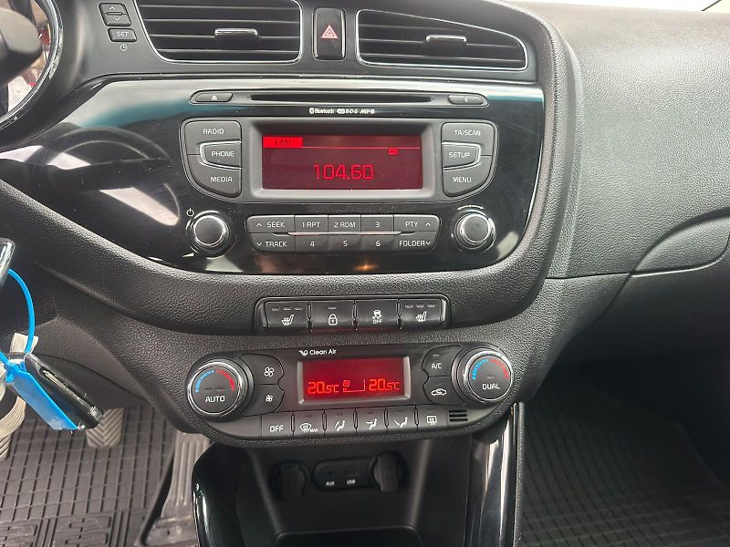 Kia Ceed (2015) 1.4LPG, 73KW, PLNÁ VÝBAVA - fotka 10 z 25