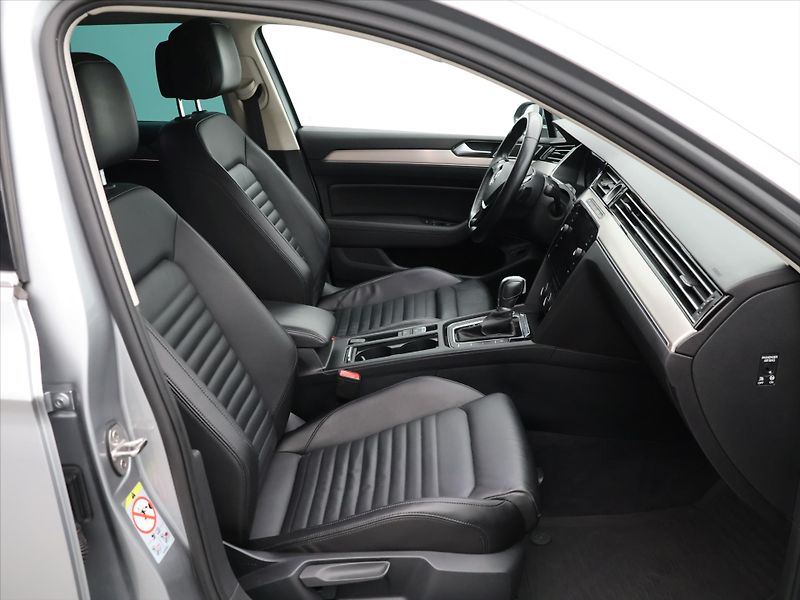 Volkswagen Passat Alltrack 2,0 TSI 162kW 4Motion - fotka 10 z 27