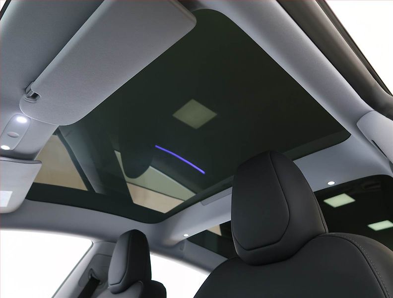 Tesla Model 3 (2023) Standard Range 60kWh, SoH 95% - fotka 18 z 31