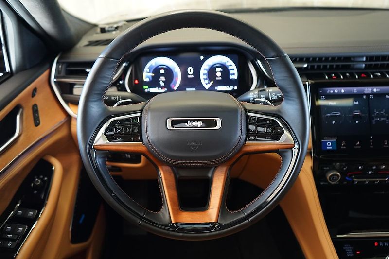 Jeep Grand Cherokee Summit Reserve L - fotka 33 z 71