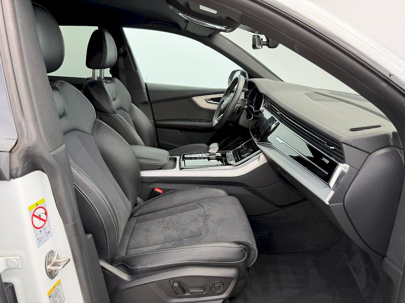 Audi Q8 (2023) 50 TDI 210kW Quattro S-LINE - fotka 29 z 35