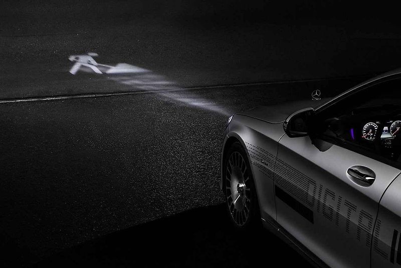 Digital Light: Mercedes-Benz představil nové světlomety.