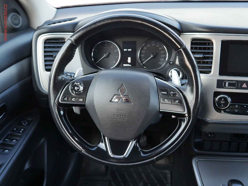 Mitsubishi Outlander (2017) 2.0MiVEC 4WD, AT, +kola - fotka 14 z 16
