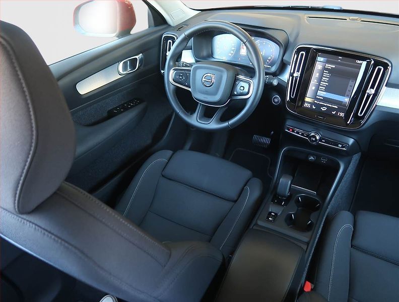Volvo XC40 (2021) T3 - fotka 7 z 21