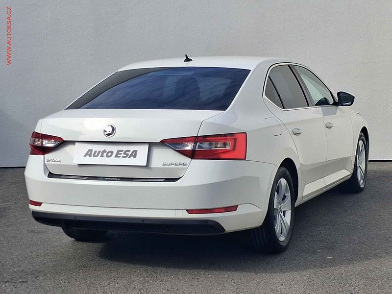 Škoda Superb (2018) 2.0 TDI, ČR, DSG, bixen - fotka 4 z 17