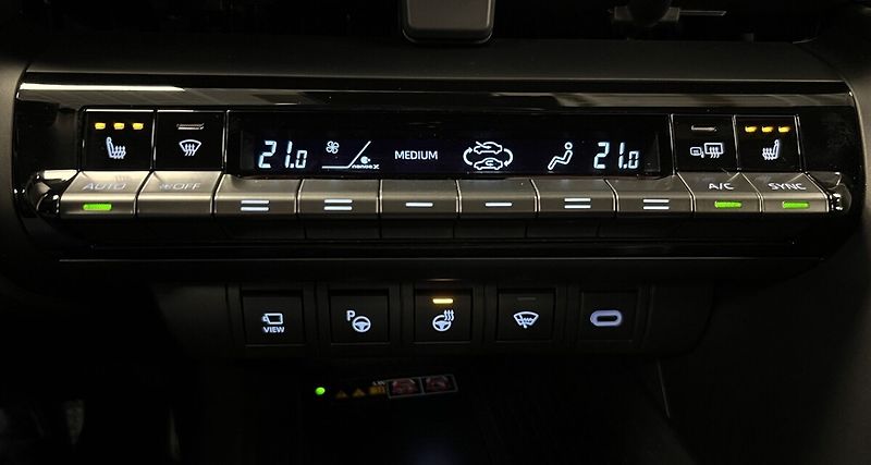 Toyota C-HR 2,0 HYBRID AT AWD EXECUTIVE PR - fotka 6 z 19