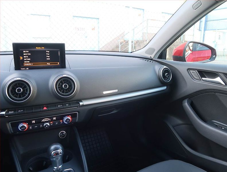Audi A3 (2019) Attraction 2.0 TDI, 4X4 - fotka 8 z 17