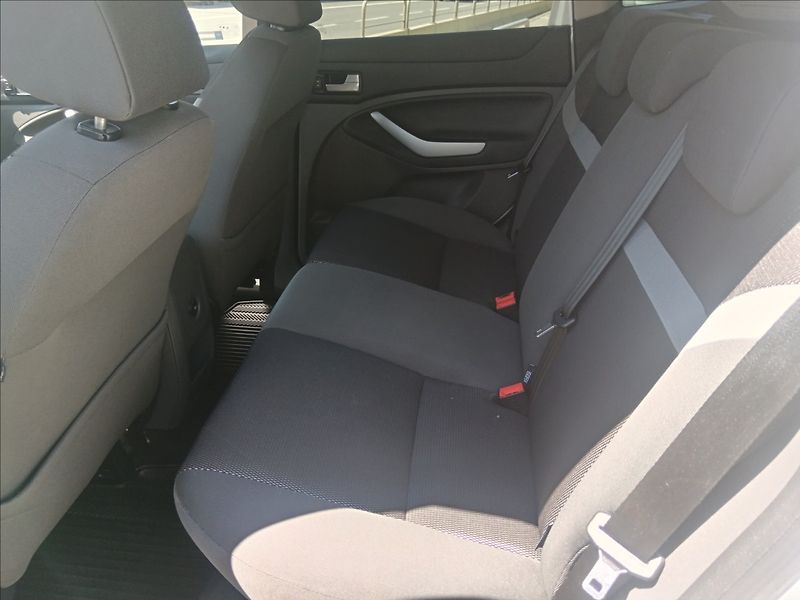 Ford Kuga 2,0 TDCi - fotka 19 z 21