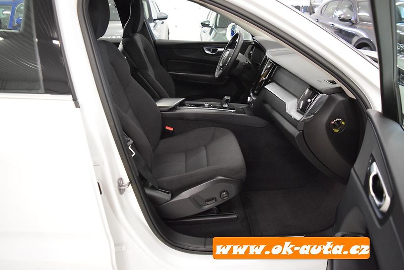 Volvo XC60 2.0 B4 AWD MOMENTUM 2022 - fotka 15 z 54
