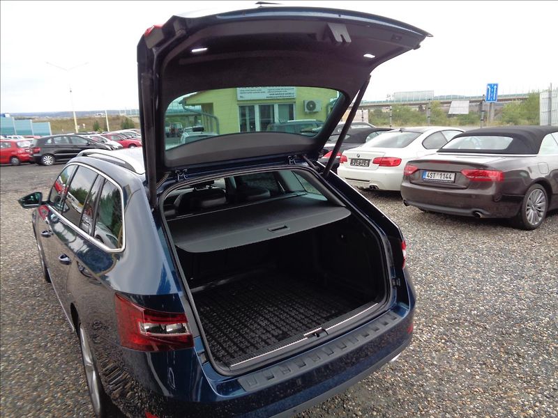 Škoda Superb 2,0 - fotka 13 z 20