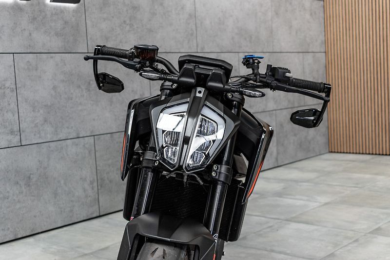 KTM 890 Duke L *AKRAPOVIC* - fotka 8 z 20