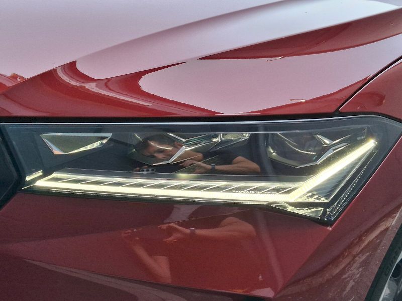 Škoda Superb (2025) iV SportLine DSG 1,5TSi 150kW - fotka 34 z 35