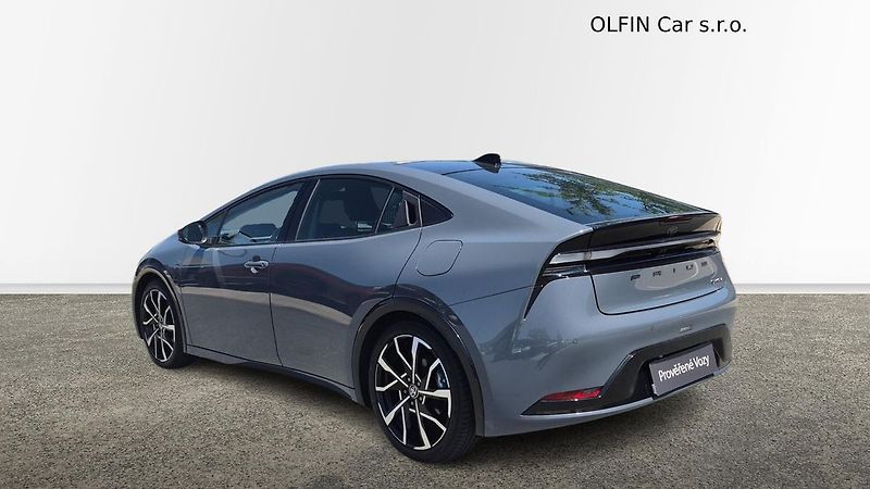 Toyota Prius 2.0PHEV Prestige Skyview - fotka 7 z 30