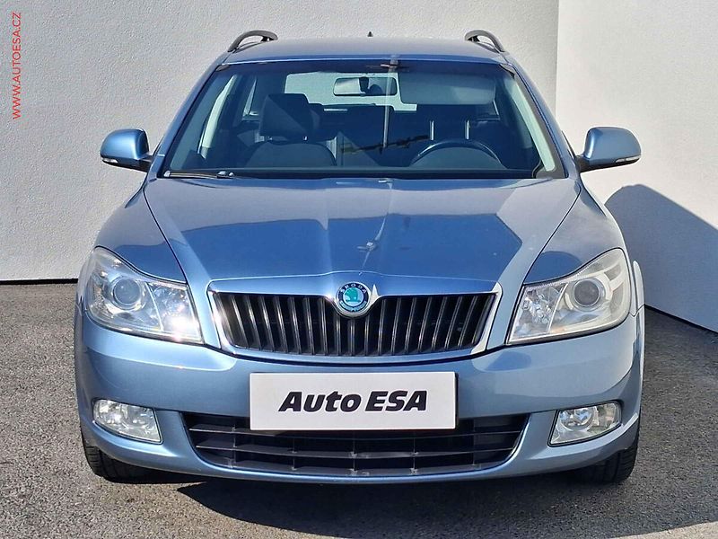 Škoda Octavia (2012) 1.6 TDI, ČR, AC, temp, tažné - fotka 2 z 16