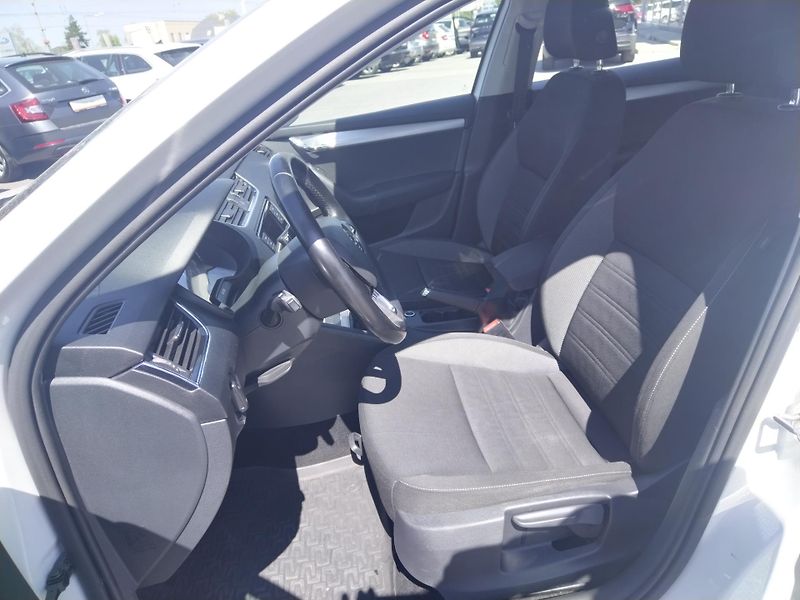 Škoda Octavia Combi 1.6 TDi Ambition - fotka 11 z 26