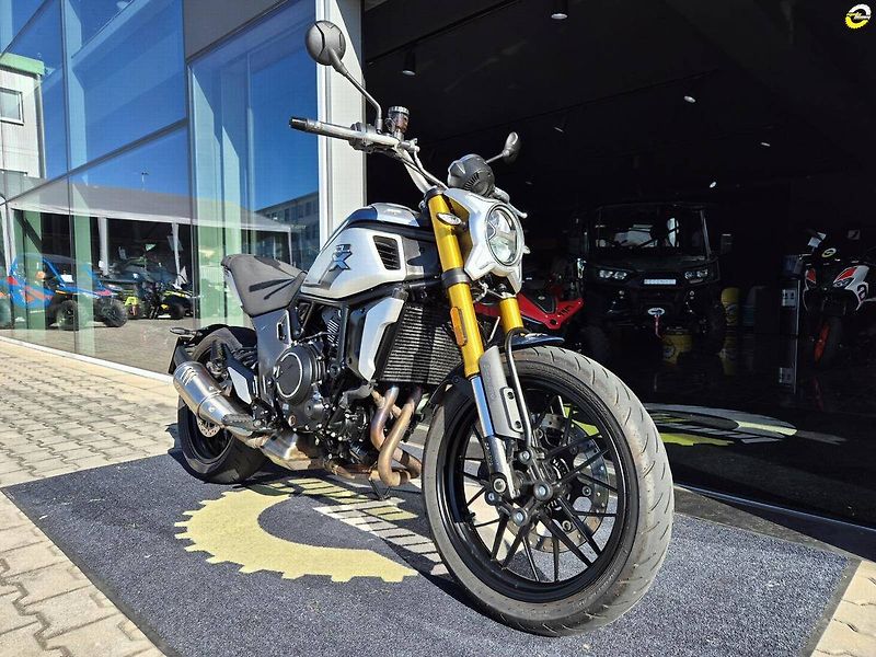 CFMOTO 700 CL-X Heritage (2022) - fotka 2 z 19