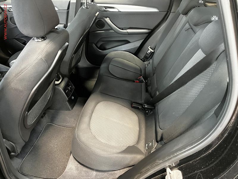 BMW X1 (2017) 1.5i, Klima - fotka 10 z 19