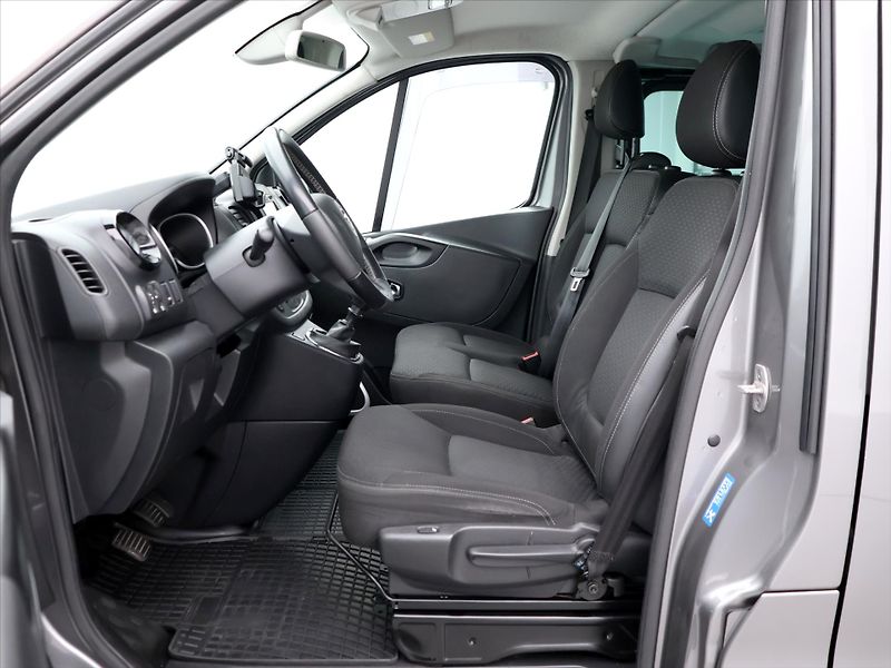 Opel Vivaro 1,6 DCTi BiTurbo 107kW DPH - fotka 10 z 35