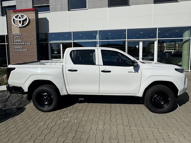 Toyota Hilux 2.8L Diesel 4x4 MHEV 48V AT6 - fotka 4 z 11