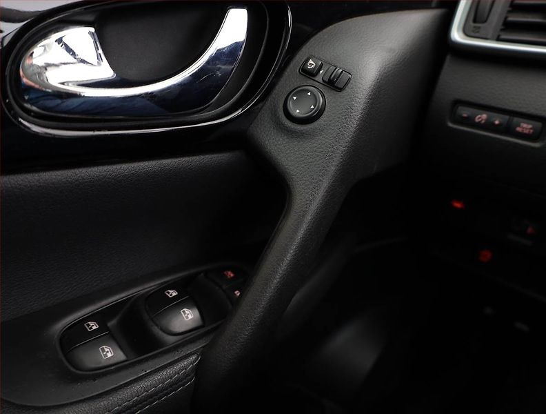 Nissan Qashqai (2019) 1.3 DIG-T, ČR,1.maj - fotka 10 z 16