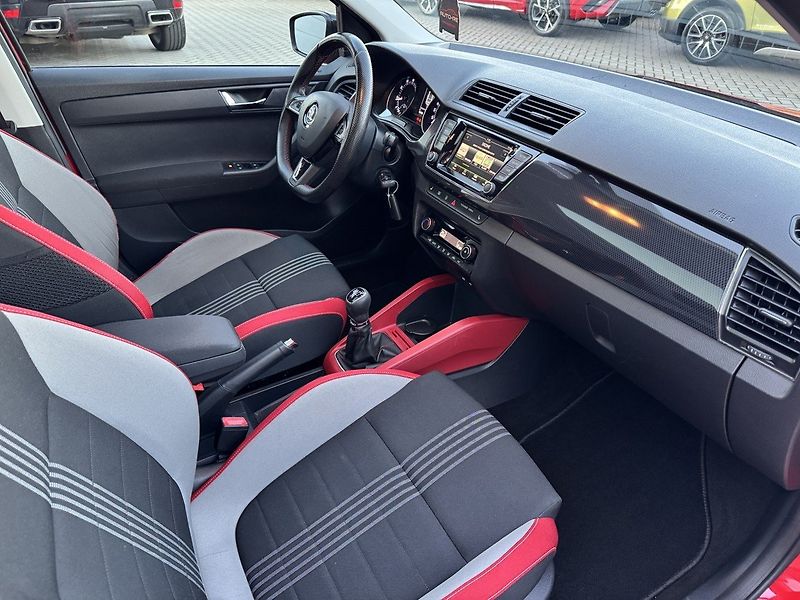 Škoda Fabia (2015) 1.2TSi Monte Carlo Panorama - fotka 16 z 49
