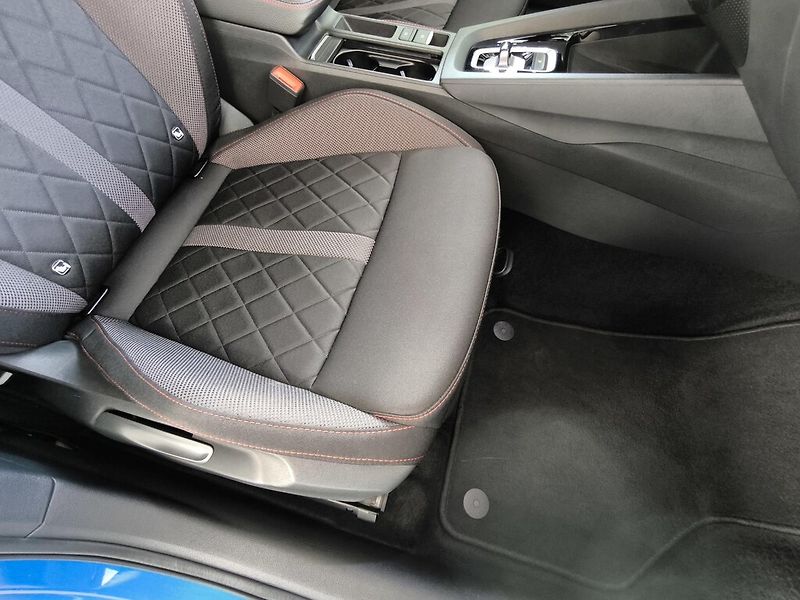 Škoda Octavia Combi DSG 2.0 TSi 195 kW RS - fotka 21 z 23