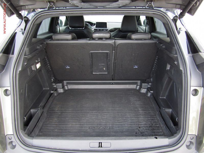 Peugeot 3008 (2017) 2.0 HDi, ČR, GT Line, navi - fotka 7 z 22