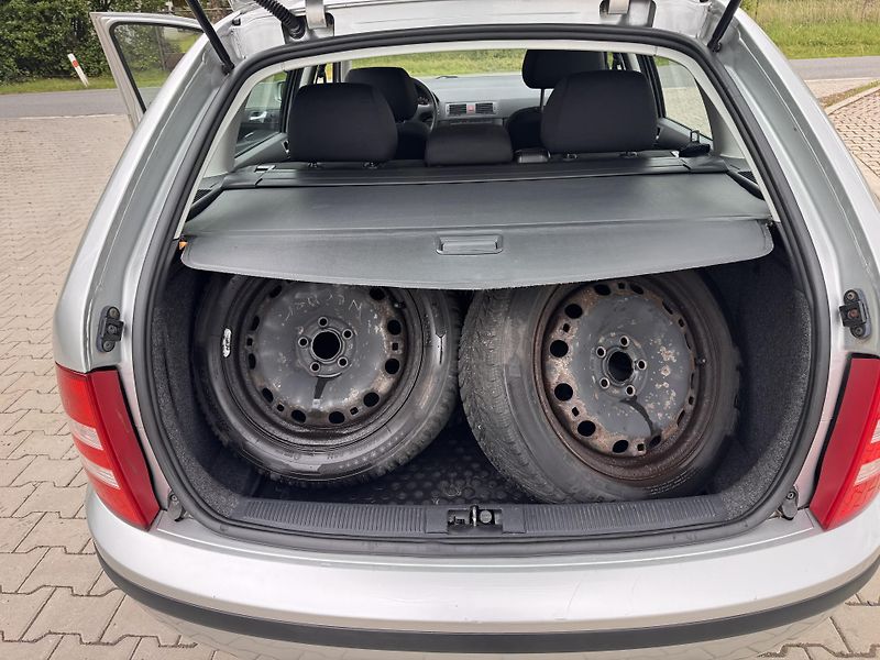 Škoda Fabia 2.0i 85kW ELEGANCE*TEMPOMAT* - fotka 9 z 13