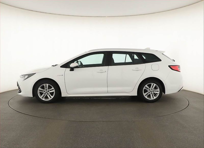 Toyota Corolla (2021) 1.8 Hybrid, Automat, ČR,1.maj - fotka 3 z 17