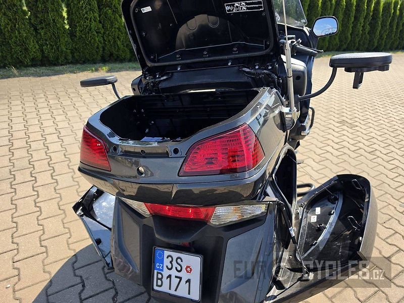 Honda GL 1800 Gold Wing ABS (2016) - fotka 8 z 23